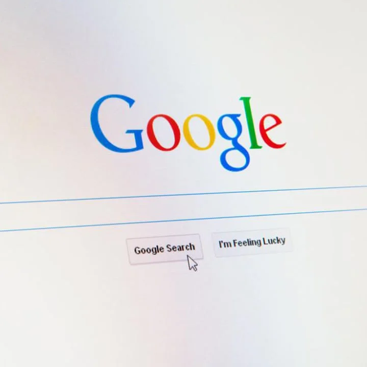 فیلتر موضوعات مرتبط گوگل (Topics Suggestions): چیست و چگونه بر سئو تأثیر می‌گذارد؟